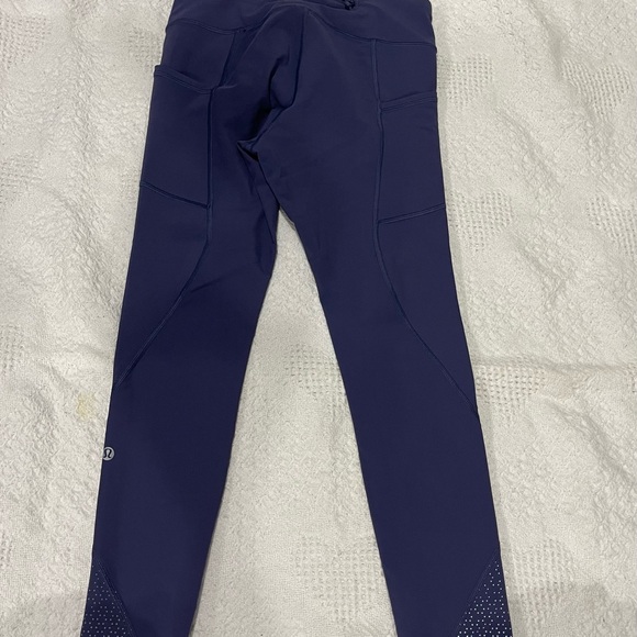 Lululemon - Picture 3 of 4